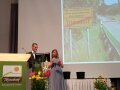 2 Personen auf der Bühne